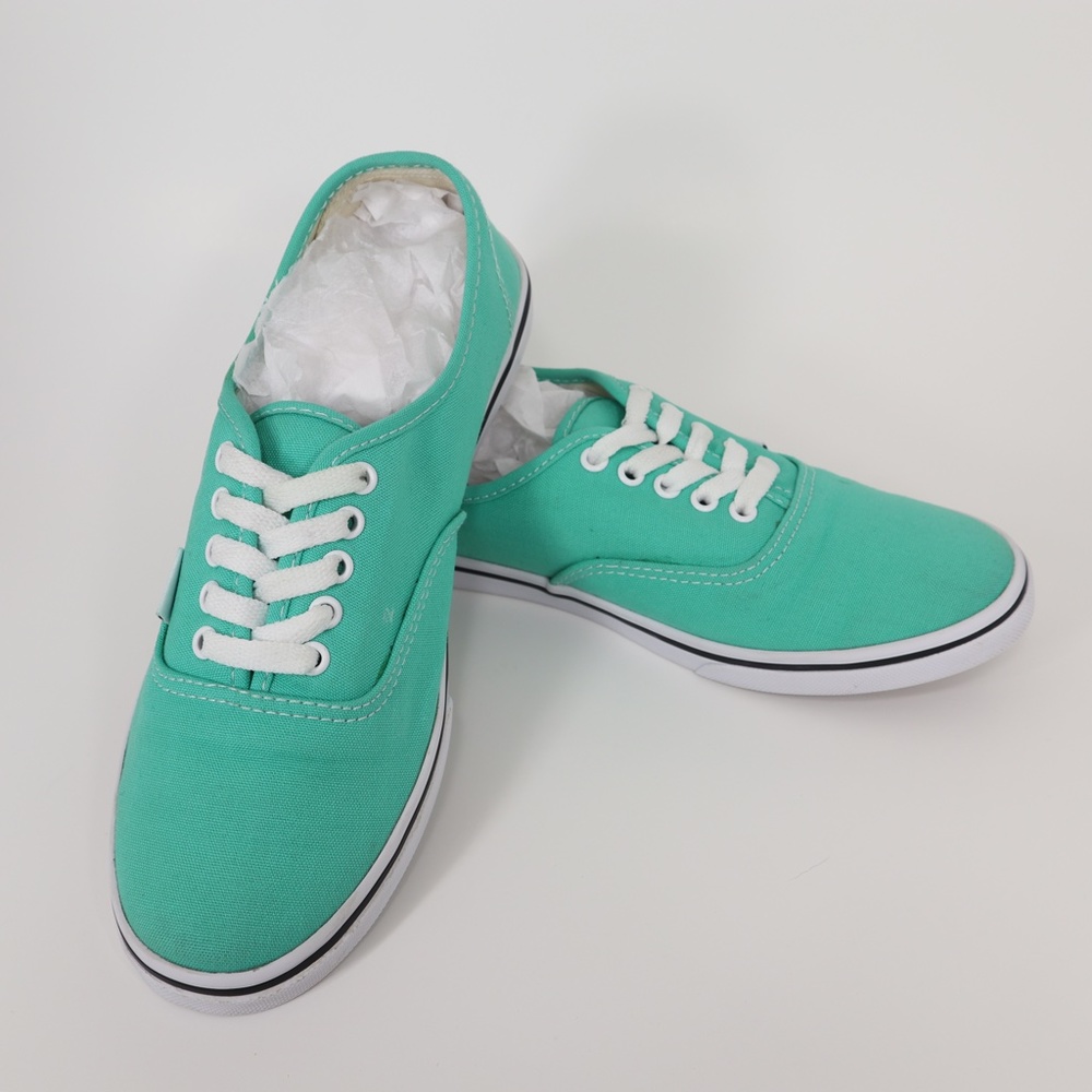Vans Turquoise Low Top - Women's 8 - TB4R